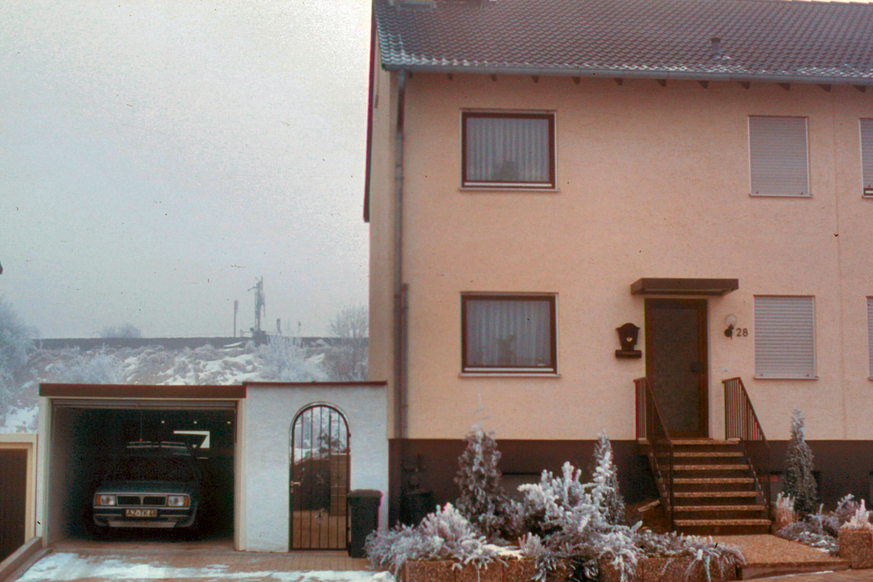 282001